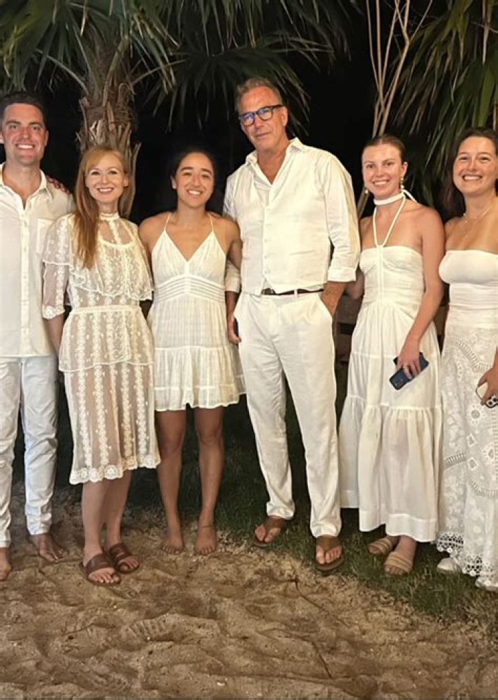 Unveiling The Love Life Of Jewel Lloyd: Is Jewel Lloyd Married?